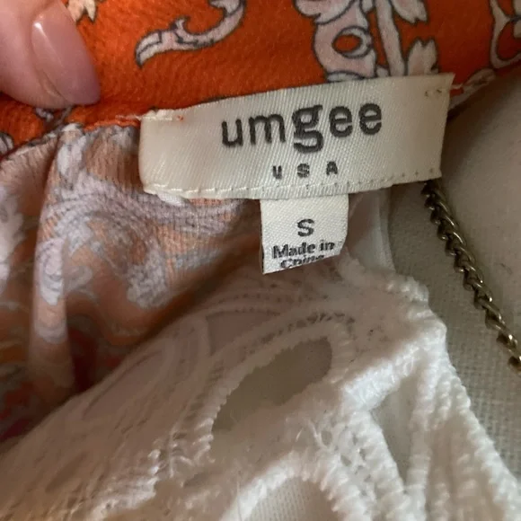 Umgee USA Pink and Orange Chain and Tassel Print Top Size Small EUC - Picture 8 of 16